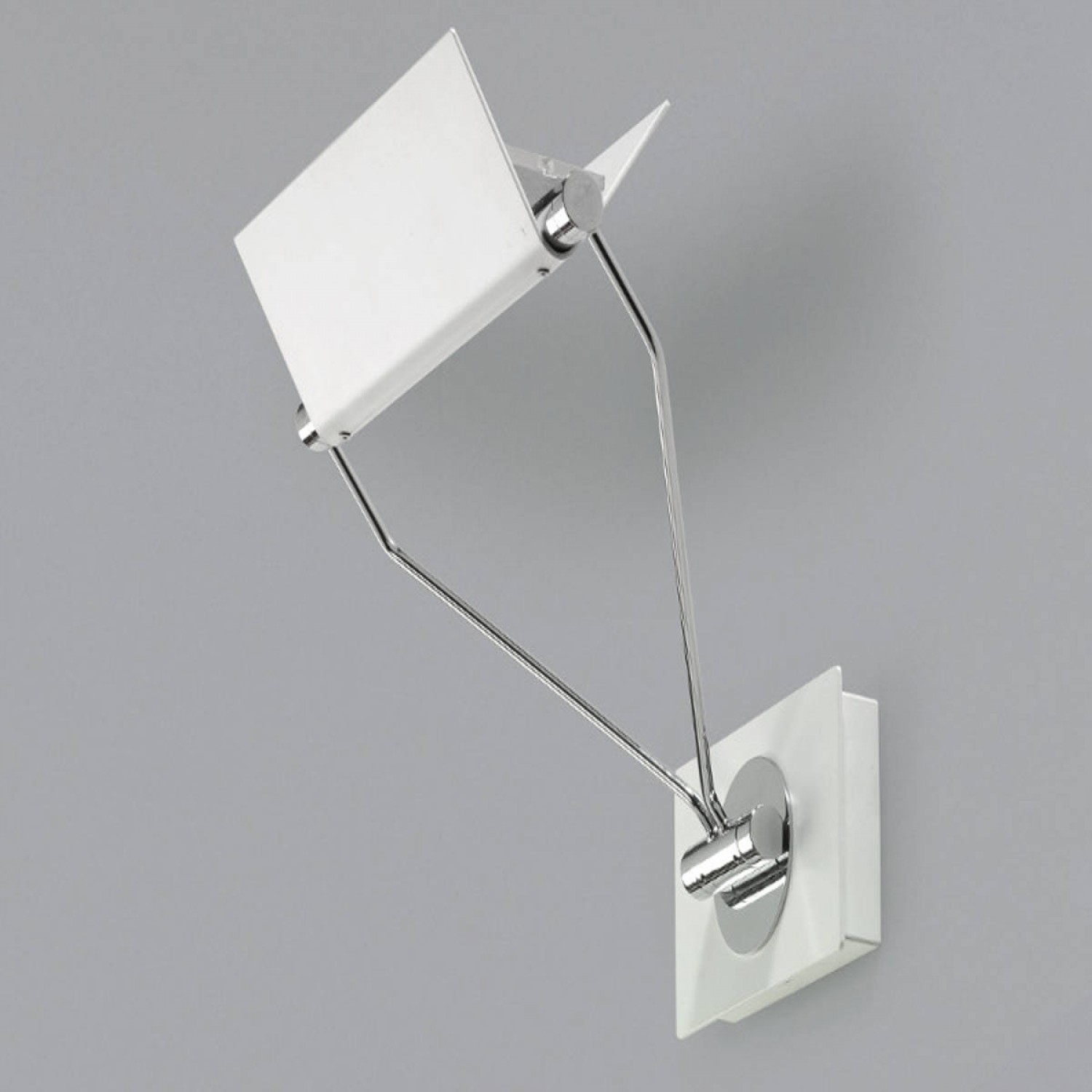 Lampada da parete in metallo verniciato con particolari in cromo, dal  design essenziale,6 luci 4.2W a LED ( 2880Lm, 3000°K )