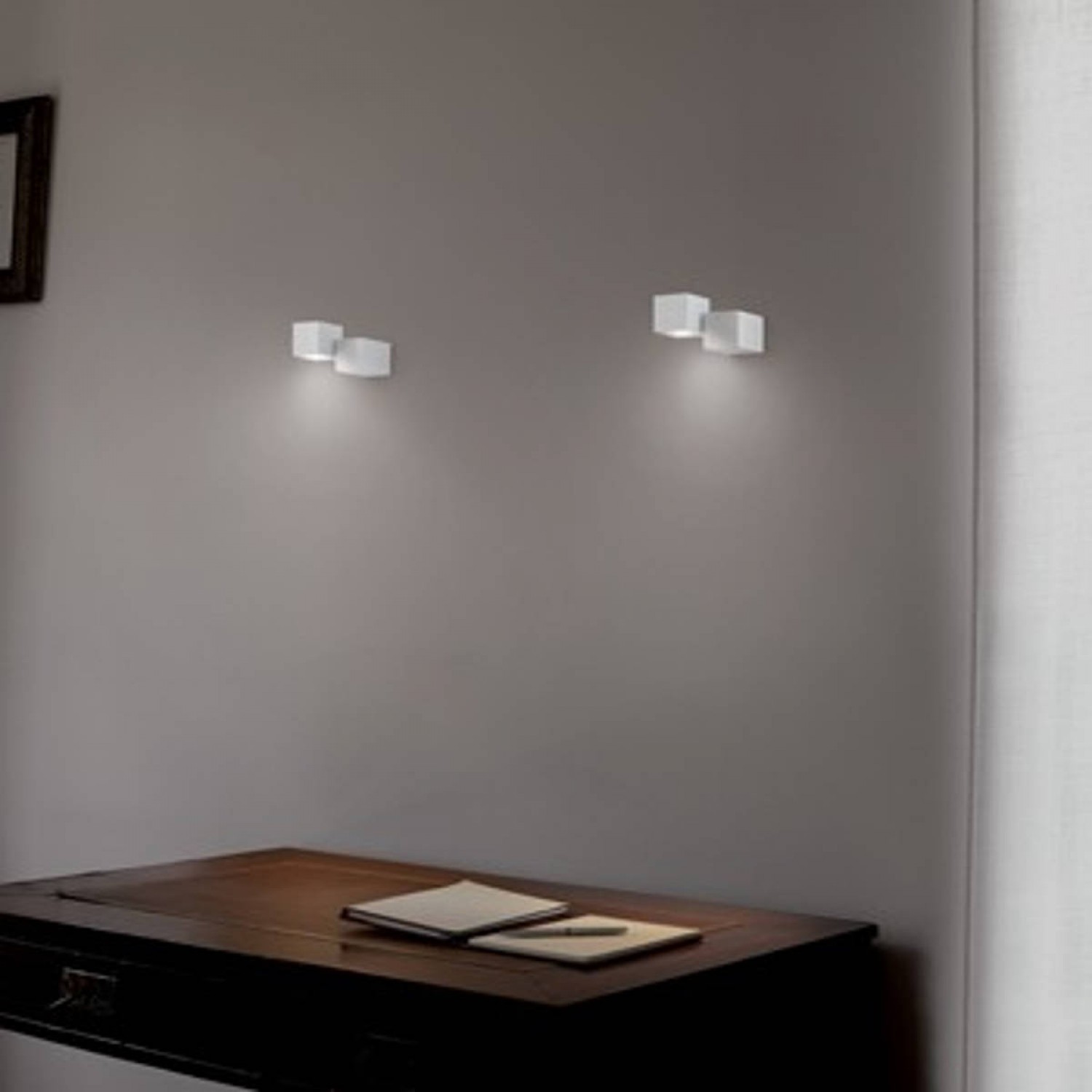 Moderno Faretto da soffitto o parete in alluminio verniciato bianco, 1 luce  a Led ( 5W ) dimmerabile.