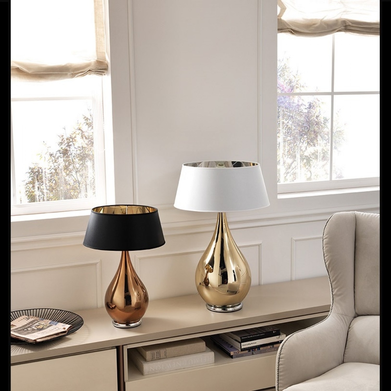 Lampada da tavolo dal design moderno con paralume , in vetro