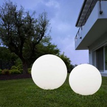 Globo luminoso da esterno con base in polietilene verniciato bianco e diffusore in polietilene traslucido, 1 luce LED 5W 