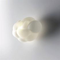 Originale lampada da parete a forma di nuvola con struttura in metallo e diffusore in vetro bianco , 1 luce 100W ( E14 )