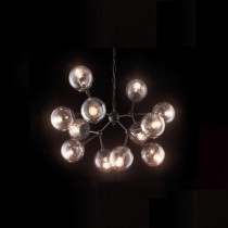 Sospensione dal design moderno con struttura in metallo verniciato nero opaco, con diffusori in vetro. 12 luci (E27, 60W)