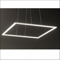 Sospensione LED 80W 9600lm, con montatura in alluminio verniciato bianco gofrato. Tonalità di luce 3000K.