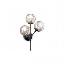 Applique dal design moderno con struttura in metallo verniciato nero opaco, con diffusori in vetro. 3 luci (E27, 60W)