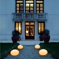 Globo luminoso da esterno con base in polietilene verniciato bianco e diffusore in polietilene traslucido, 1 luce 30W (E27)