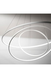 Sospensione LED 71W 4970lm, con struttura in alluminio verniciato bianco o nero. Tonalità di luce 3200K.