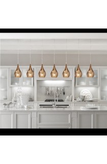 Sospensione dal design moderno con rosone in metallo cromato, diffusore in vetro soffiato disponibile in diverse colorazioni. 1 luce E27