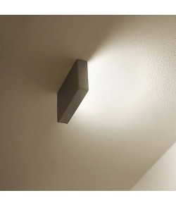 Applique minimale  in acciaio di colore bianco con luce a led ( 35W ) integrata, diffusore in policarbonato satinato