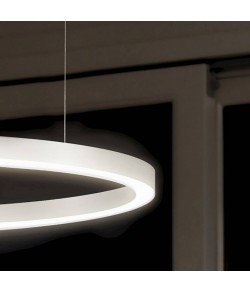 Sospensione minimale con struttura in alluminio, dalla forma circolare a forma di anello con colore bianco con luce a led dimmerata ( 43W ) bidirezionale integrata