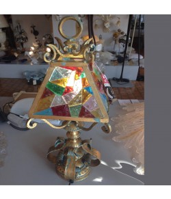 LONGOBARD lampada da tavolo in ferro battuto in foglia oro e vetri colorati.