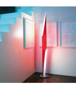 Innovativa lampada da terra con struttura in acciaio satinato o lucida, 2 luci 105W ( E27 ) Dimmerabile.