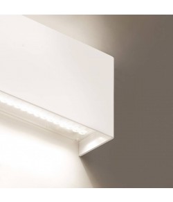 Applique minimale di colore bianco ( disponibile anche in altre colorazioni ) con luce a led ( 21W ) integrata con dimmer.
