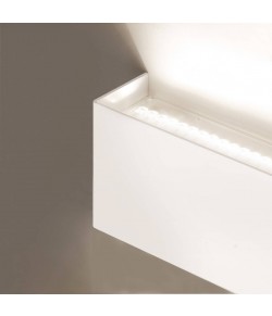 Applique da parete, minimale di colore bianco ( disponibile anche in altre colorazioni ) con luce a led ( 21W ) integrata con dimmer.