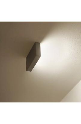 Applique minimale  in acciaio di colore bianco con luce a led ( 35W ) integrata, diffusore in policarbonato satinato