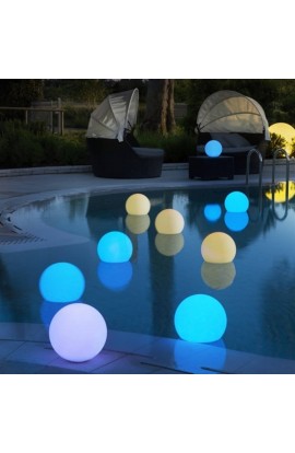 Lampada da esterno a forma di globo luminoso con base in polietilene verniciato bianco e diffusore in polietilene traslucido, 1 a LED integrato 1W RGB
