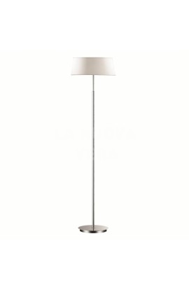 Piantana dal design moderno con montatura in cromo con paralume. 2 luci (E14, 40W).