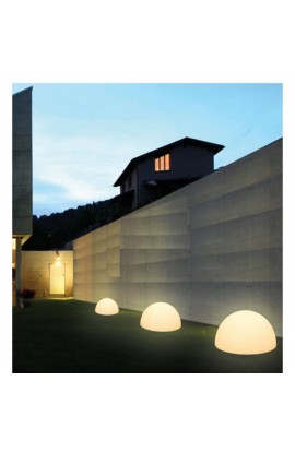 Lampada da esterno a forma di mezzo globo luminoso con base in polietilene verniciato bianco e diffusore in polietilene traslucido, 1 a LED integrato 5W ( 503lm - 3000°k )
